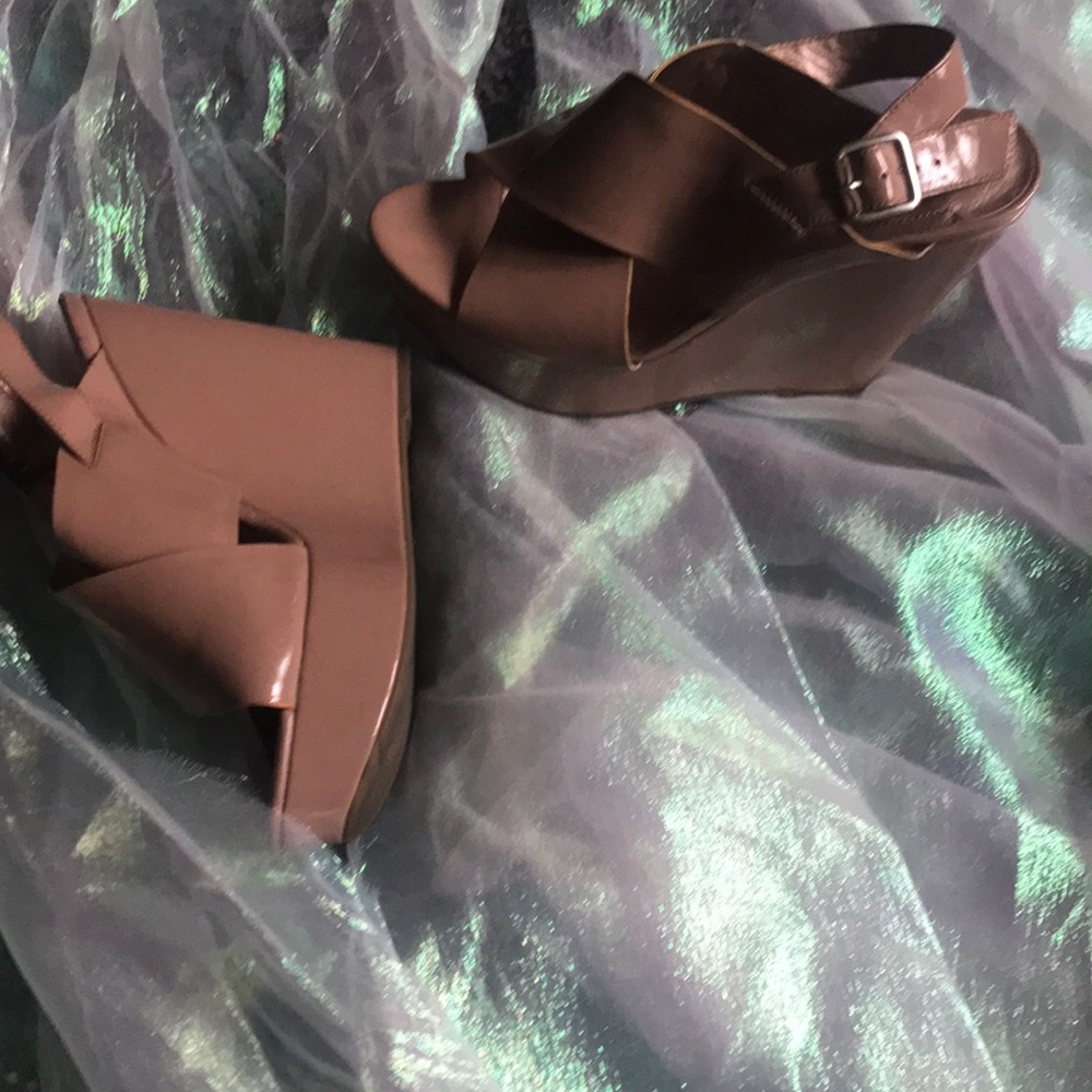 Nude wedges